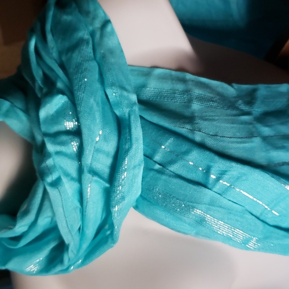 Pretty light blue scarf shot with metallic silver - Picture 2 of 4